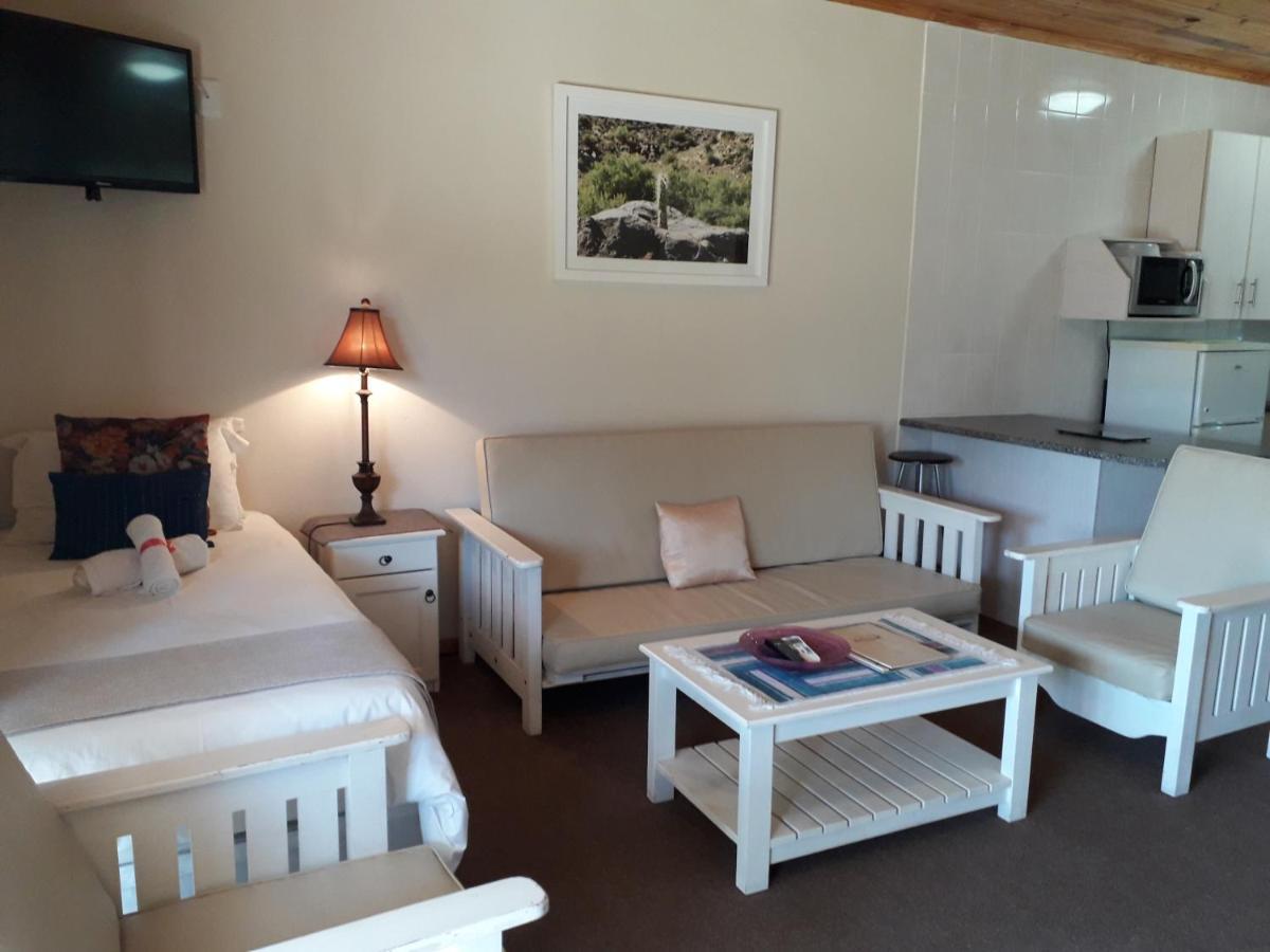 Culdesac Guesthouse Oudtshoorn Exteriör bild